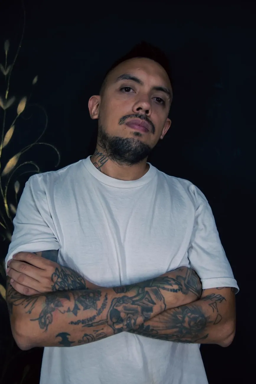 Kael Duarte, tatuador especialista en realismo y cobertura