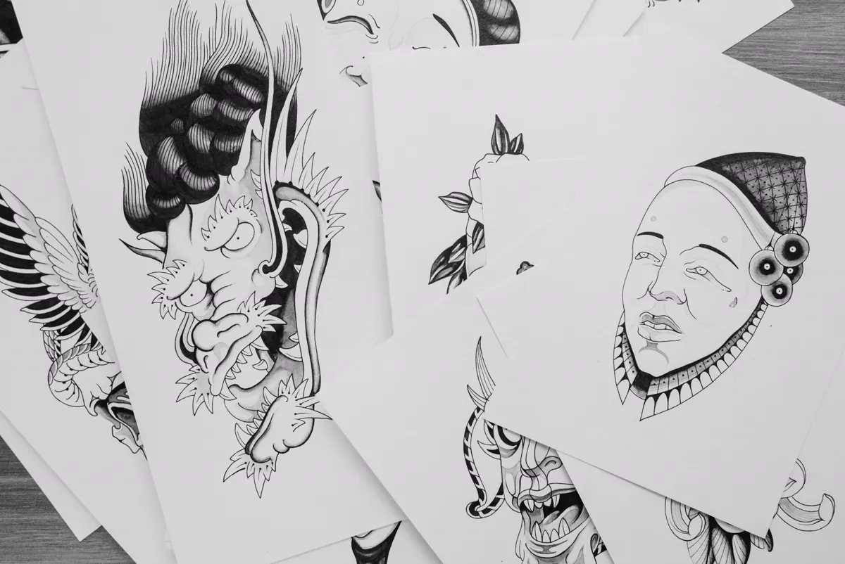 Boceto original de tatuaje personalizado sobre papel